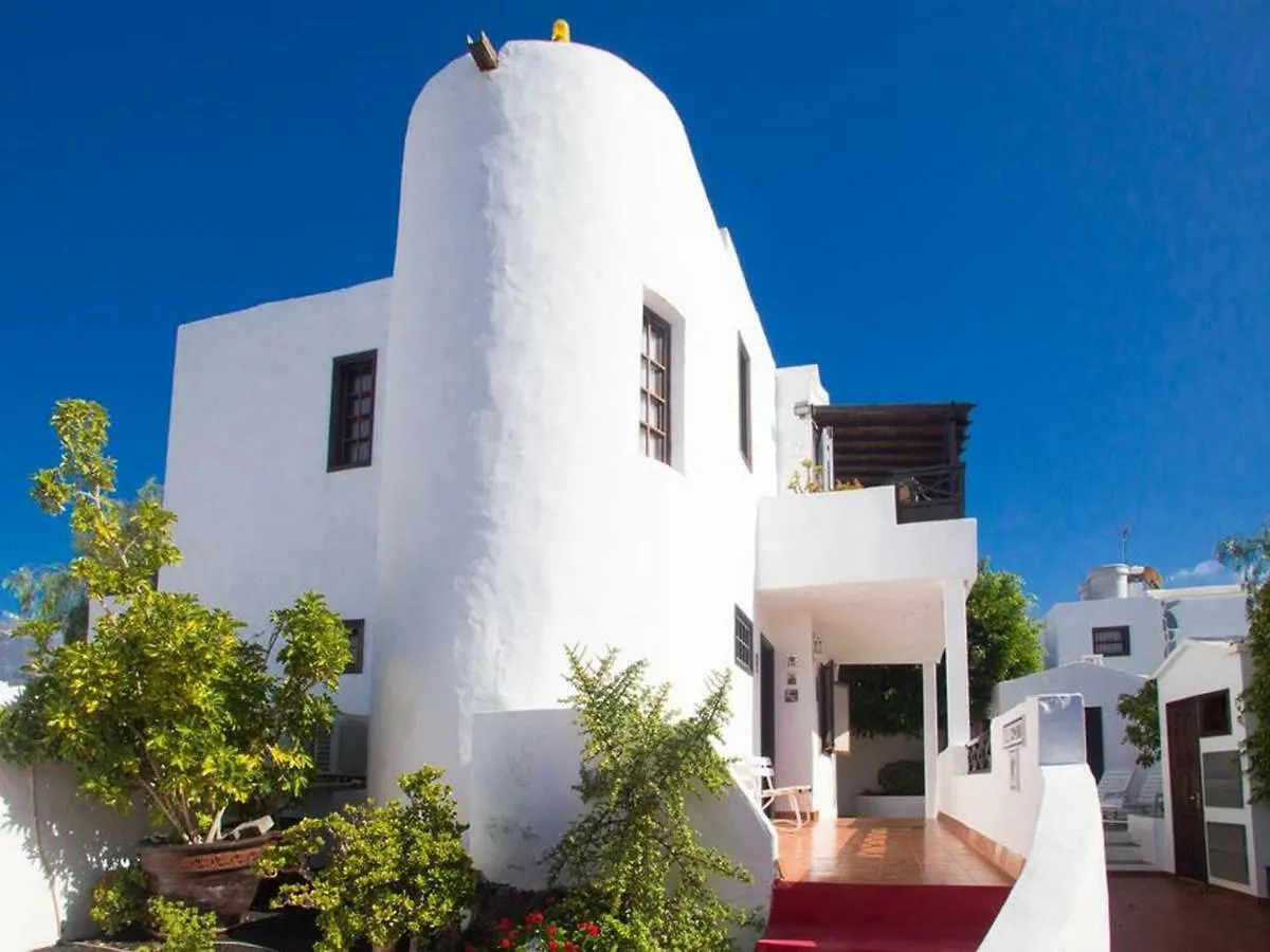 2Br Beach House - Solarium & Shower Terrace - 12 Puerto del Carmen  0*, Puerto del Carmen (Lanzarote)